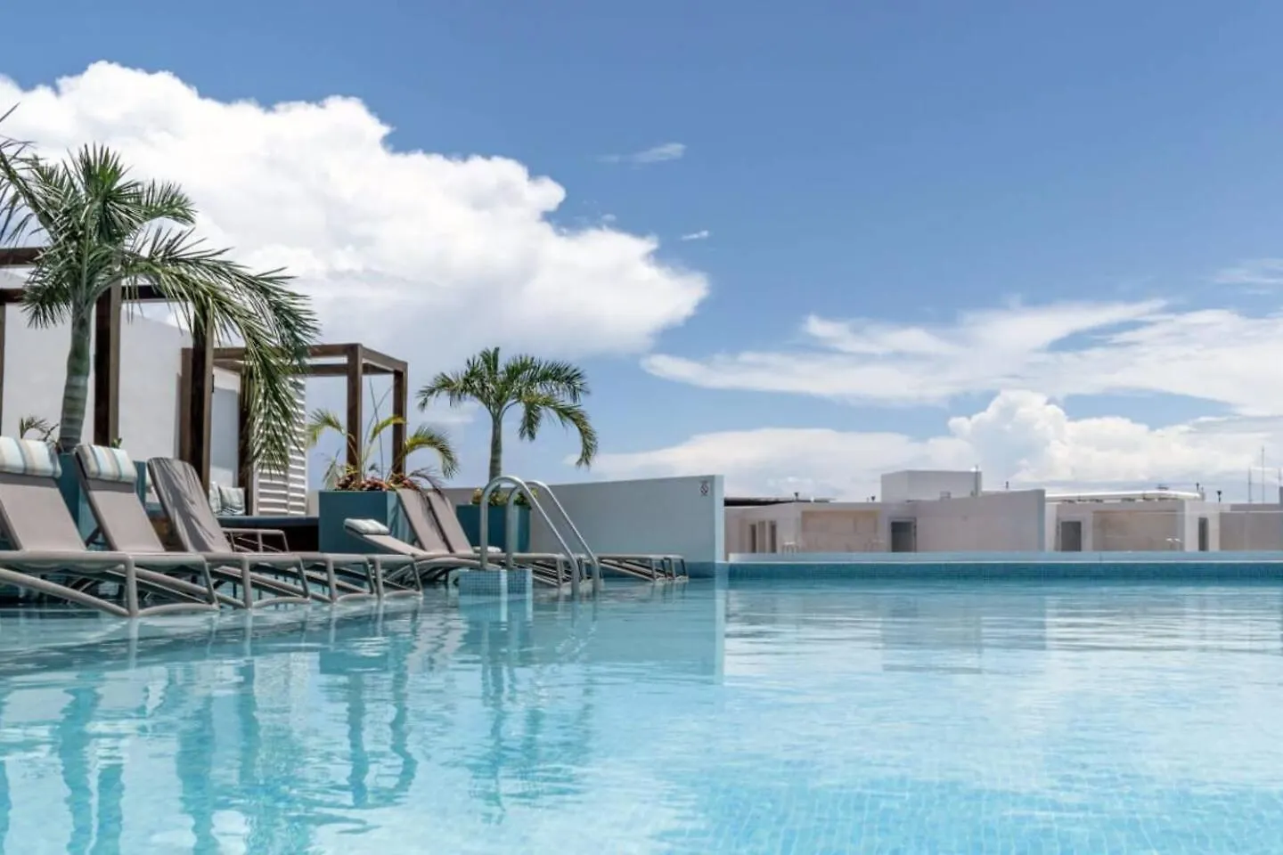 Luxury Condo, Private Room, 150Mb Wifi, Ac, Gym Playa del Carmen