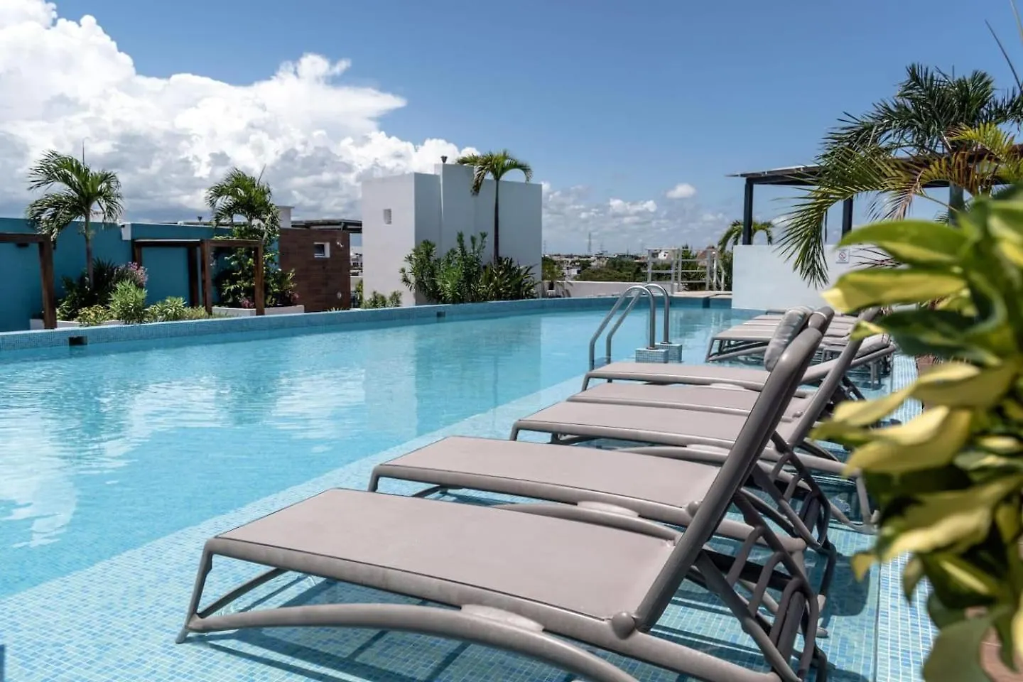 Luxury Condo, Private Room, 150Mb Wifi, Ac, Gym Playa del Carmen